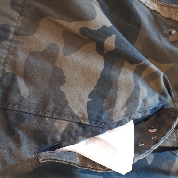 Army Camouflage Vest - Picture 7 of 10